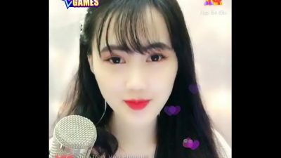 Hot girl da trắng mịn mặc đồ lộ hàng trên livestream